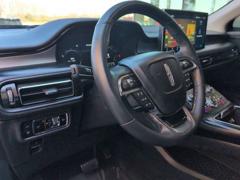 Used 2023 Lincoln Nautilus Standard w/ Premium Package image 11