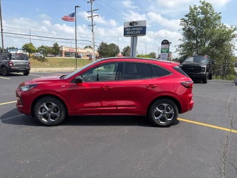 Used 2023 Ford Escape ST-Line w/ Tech Pack #1 AWD/4WD image 4