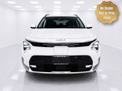 Used 2023 Kia Niro Wave w/ Wave Preserve Package FWD image 3