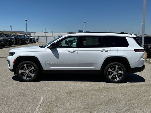 New 2026 Jeep Grand Cherokee L Limited w/ Luxury Tech Group II AWD/4WD image 3