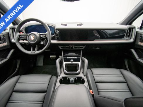 Used 2025 Porsche Cayenne S AWD/4WD image 10
