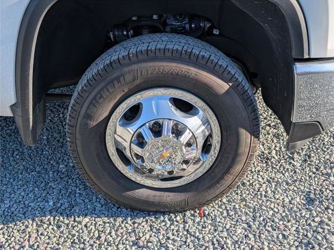 Used 2025 Chevrolet Silverado 3500 LT w/ Convenience Package image 10