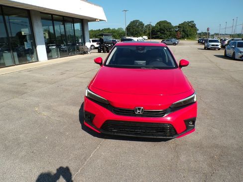 Used 2022 Honda Civic Touring image 2