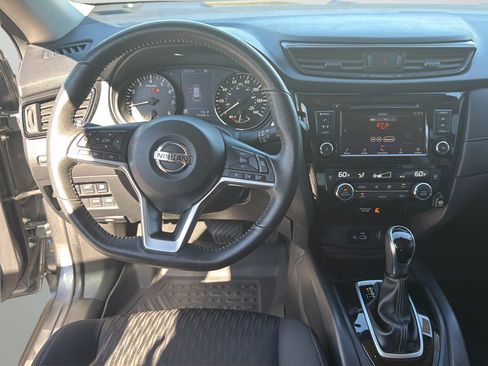Used 2020 Nissan Rogue SV FWD image 32