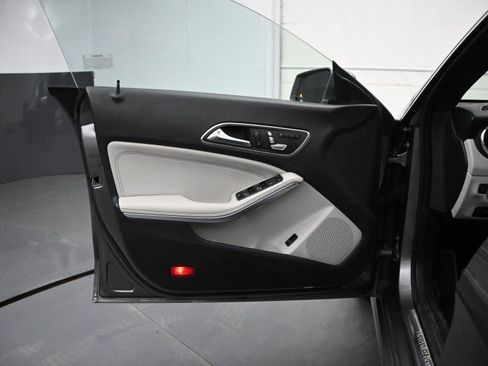 Used 2019 Mercedes-Benz CLA 250 4MATIC image 9