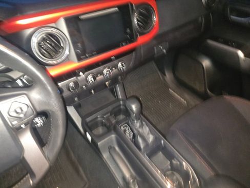 Used 2017 Toyota Tacoma TRD Off-Road image 13