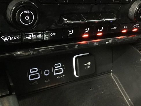 Used 2025 Jeep Grand Cherokee Altitude AWD/4WD image 10