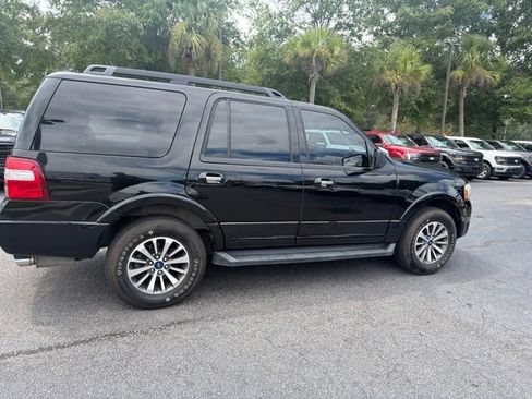 Used 2017 Ford Expedition XLT RWD image 3