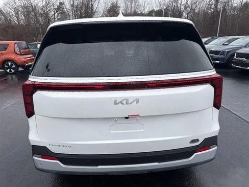 New 2026 Kia Carnival FWD image 5