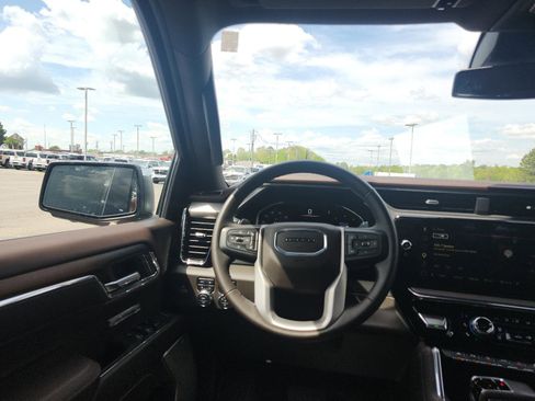 Certified 2024 GMC Sierra 1500 Denali AWD/4WD image 15