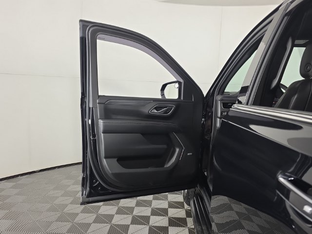 Used 2024 GMC Yukon XL SLT w/ SLT Luxury Package AWD/4WD image 24