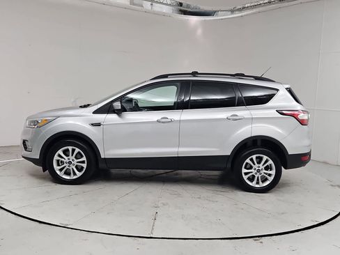 Used 2017 Ford Escape SE w/ Equipment Group 201A AWD/4WD image 3