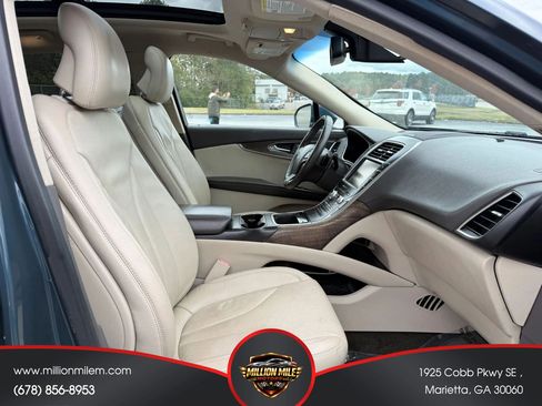 Used 2016 Lincoln MKX Reserve w/ Technology Package FWD image 17