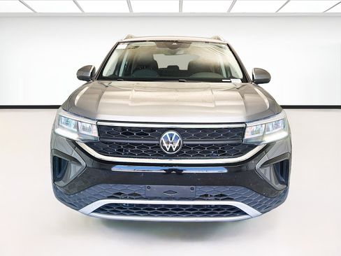 Used 2024 Volkswagen Taos SE FWD image 2