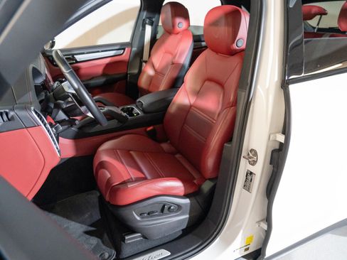 Certified 2023 Porsche Cayenne Platinum Edition AWD/4WD image 5