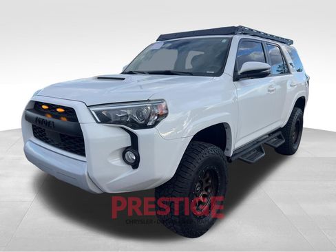Used 2020 Toyota 4Runner TRD Off-Road Premium AWD/4WD image 10