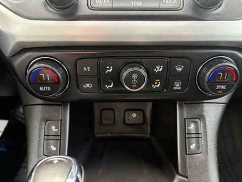 Used 2019 GMC Acadia SLT w/ Black Edition AWD/4WD image 23