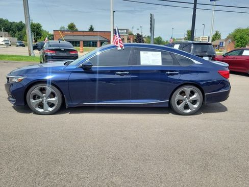 Used 2019 Honda Accord Touring image 2