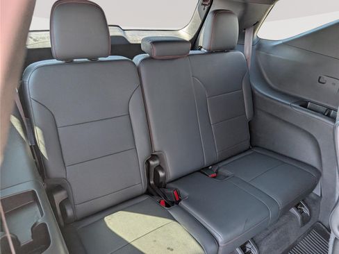 Used 2024 Chevrolet Traverse Z71 AWD/4WD image 12