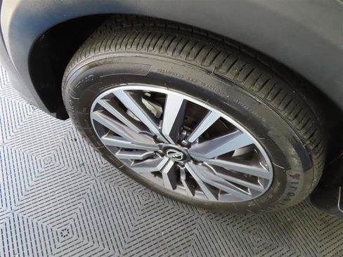 Used 2024 Nissan Kicks SV FWD image 7