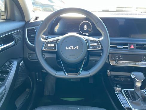 Used 2025 Kia Seltos SX image 13