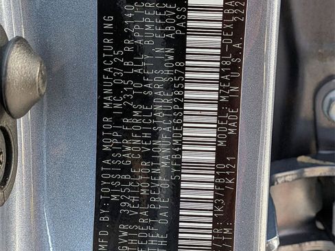 Used 2025 Toyota Corolla LE image 27