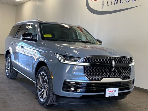 New 2026 Lincoln Navigator Reserve image 2