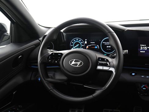 Certified 2025 Hyundai Elantra SEL w/ Cargo Package image 13