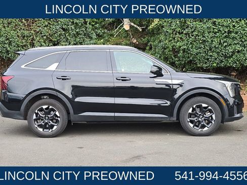 Used 2024 Kia Sorento S AWD/4WD image 3