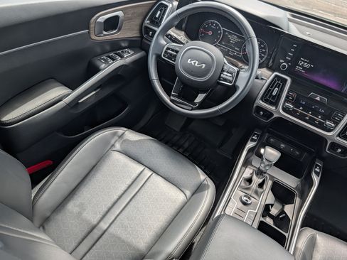 Certified 2023 Kia Sorento S w/ Panoramic Sunroof Package AWD/4WD image 9