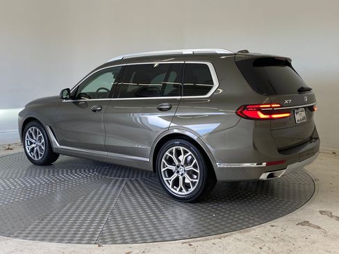 Used 2025 BMW X7 xDrive40i w/ Premium Package image 3