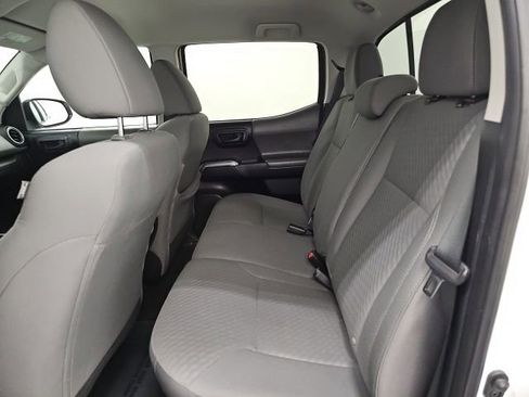 Used 2020 Toyota Tacoma SR5 w/ Blackout Package AWD/4WD image 27