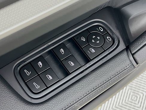 New 2026 Porsche Cayenne image 20