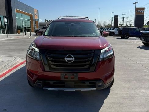 Used 2023 Nissan Pathfinder SL w/ Black Appearance Package image 4