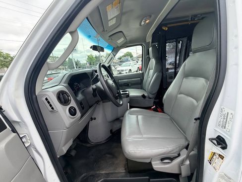 Used 2014 Ford E-250 and Econoline 250 Extended w/ Power Group RWD image 31
