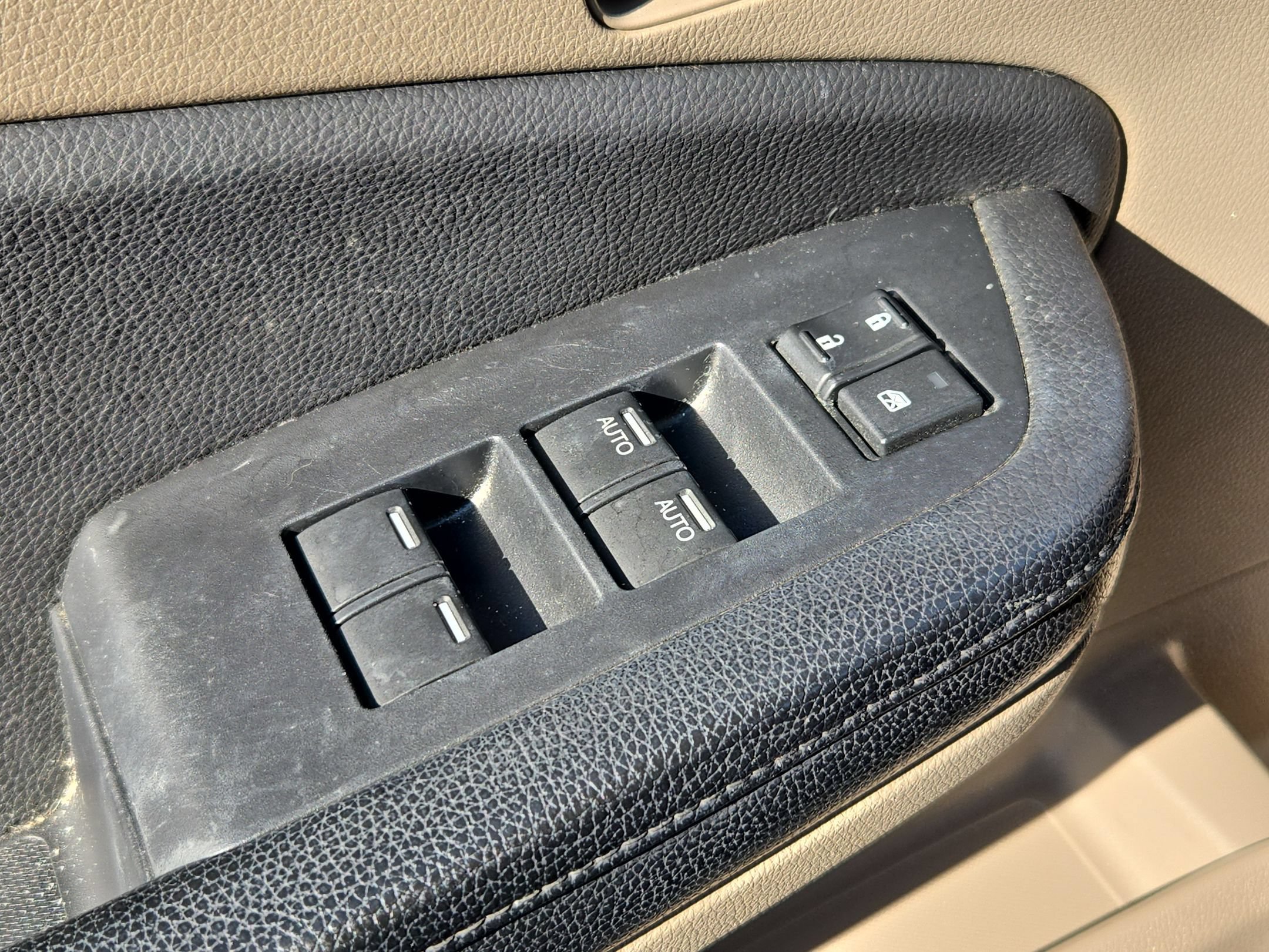 Used 2016 Honda Pilot Touring image 11