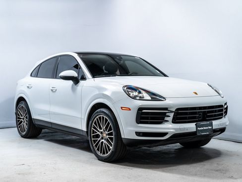 Used 2023 Porsche Cayenne Platinum Edition image 9