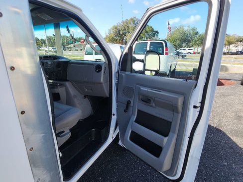 Used 2015 Ford E-350 and Econoline 350 Super Duty image 23