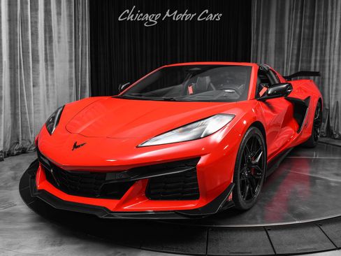 Used 2024 Chevrolet Corvette Z06 w/ Z07 Performance Package RWD image 2