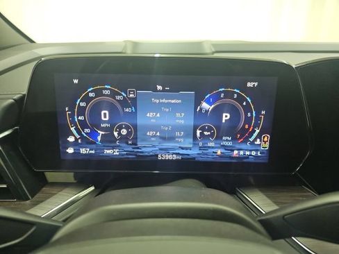 Used 2025 Chevrolet Suburban Z71 AWD/4WD image 13