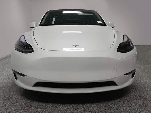 Used 2023 Tesla Model Y AWD image 2