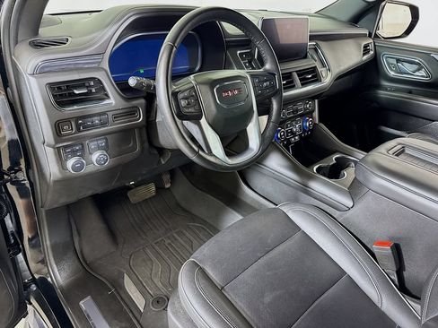 Used 2023 GMC Yukon XL SLT AWD/4WD image 7