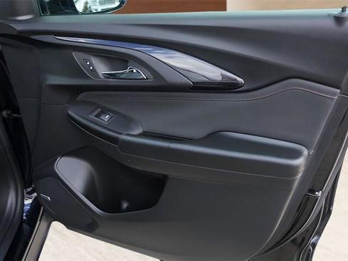 Used 2021 Chevrolet TrailBlazer RS w/ Technology Package image 29