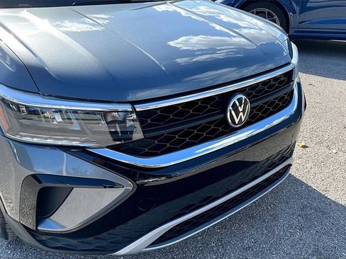 Certified 2022 Volkswagen Taos SE w/ Panoramic Sunroof Package image 11