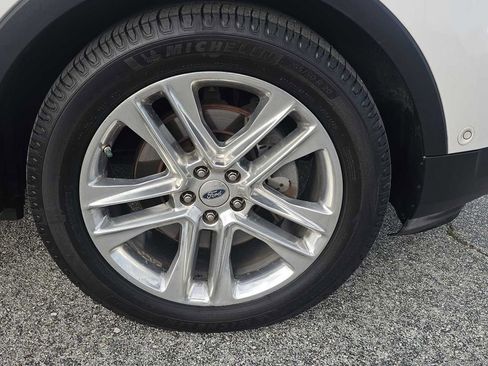 Used 2016 Ford Explorer Limited w/ Equipment Group 301A FWD image 6
