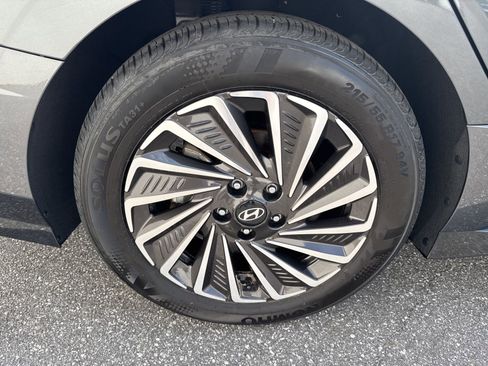 Certified 2025 Hyundai Sonata Limited FWD image 9