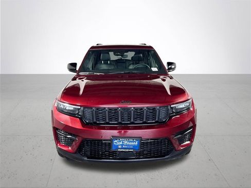 Used 2024 Jeep Grand Cherokee Altitude image 3