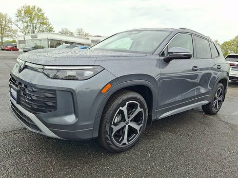 New 2026 Volkswagen Tiguan SE AWD/4WD image 2