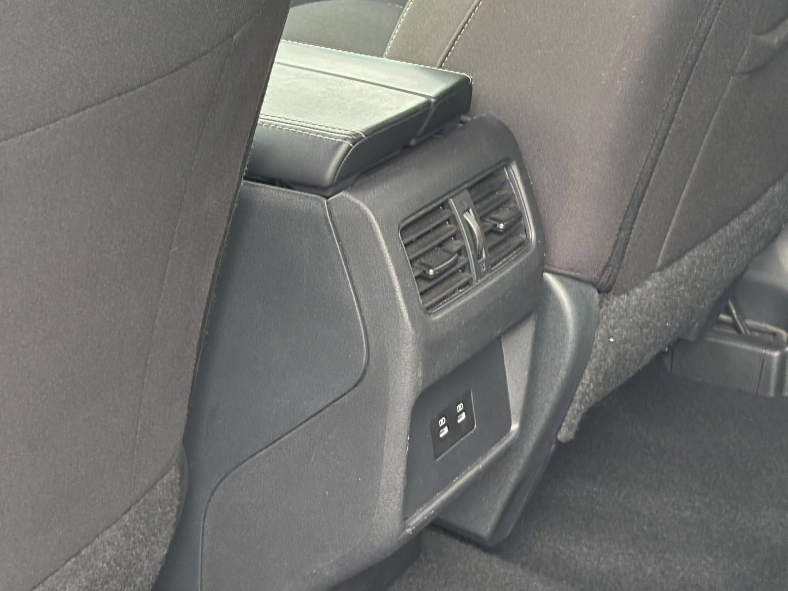 Used 2025 Nissan Rogue SV FWD image 24