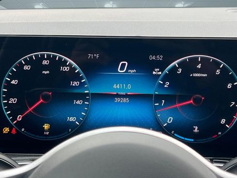 Used 2023 Mercedes-Benz GLB 250 image 22